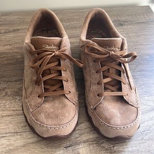 Skechers tan shoe